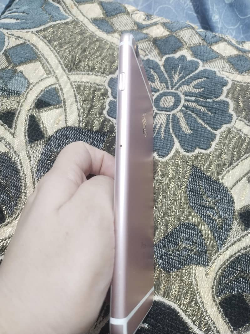 Apple iPhone 6 Plus 1