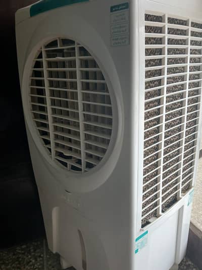 genuine condition Boss Air cooler with 2 ice packs