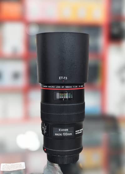 Canon 100mm F/2.8 L IS USM Macro lens (HnB digital)