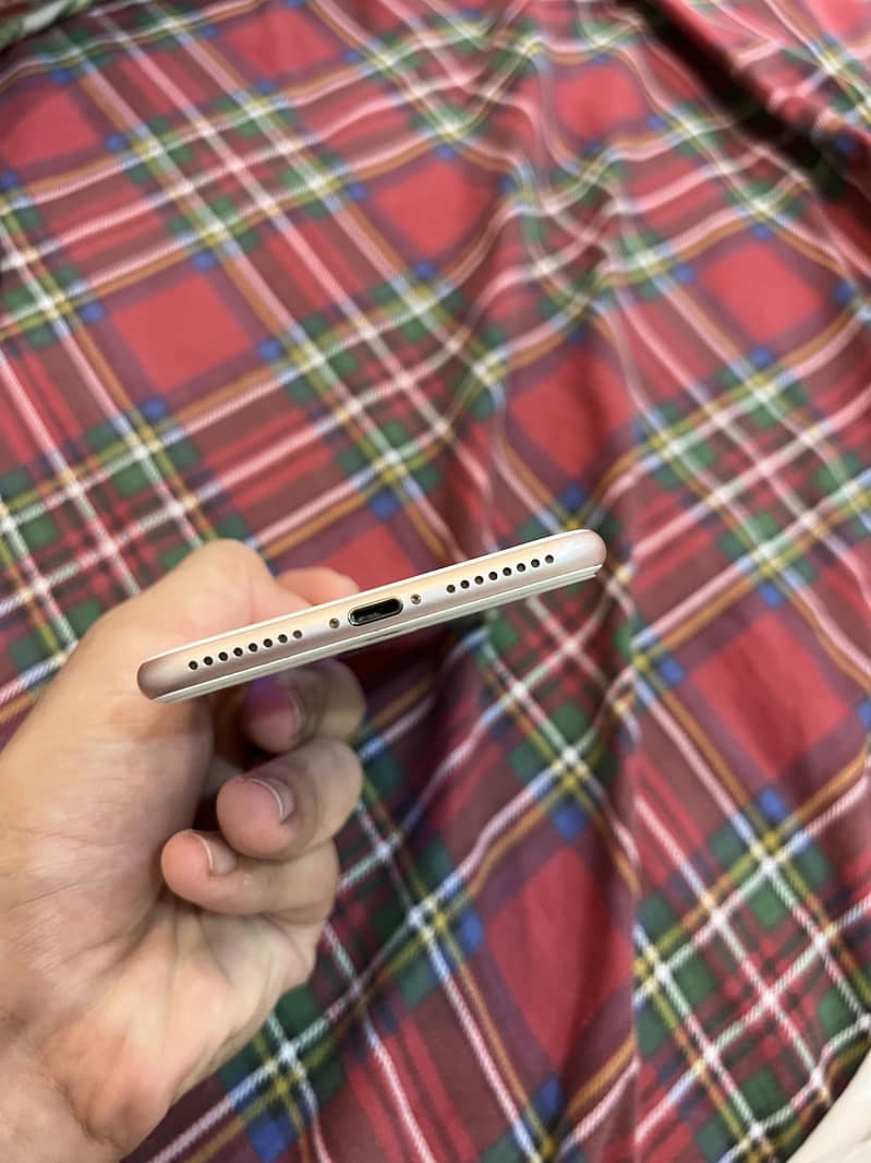 Apple iPhone 7 Plus 0