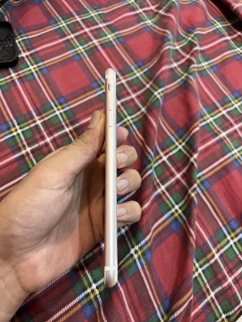 Apple iPhone 7 Plus 2