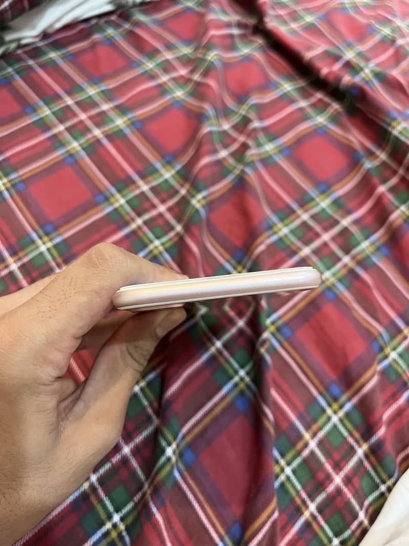 Apple iPhone 7 Plus 3