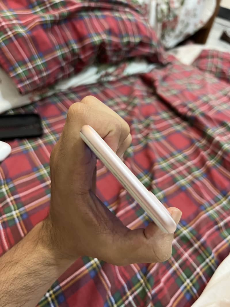 Apple iPhone 7 Plus 6