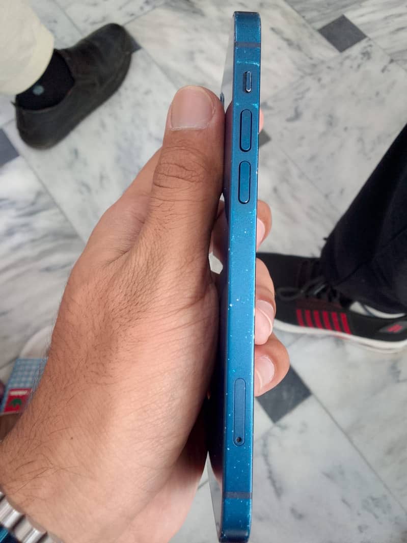 iPhone 12 3