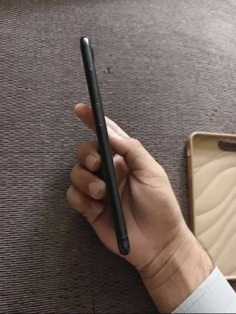 Apple iPhone 7 Plus 2