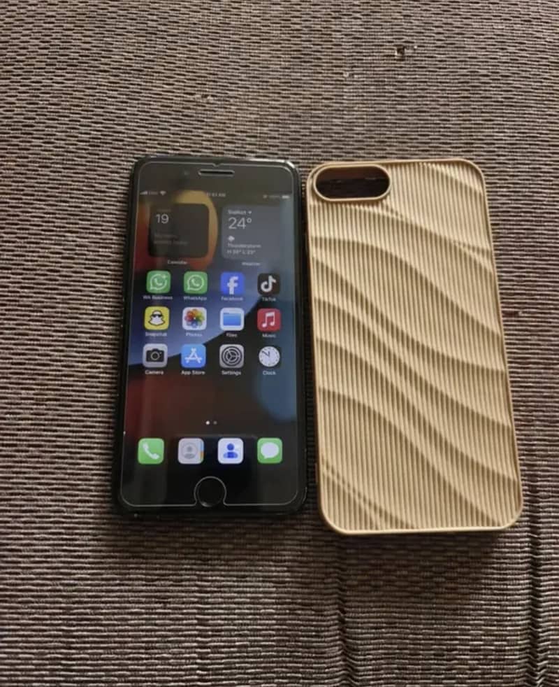 Apple iPhone 7 Plus 9