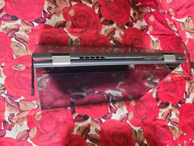 Lenovo X1 yoga i7   7th gen touch & type with pen 360 rotation