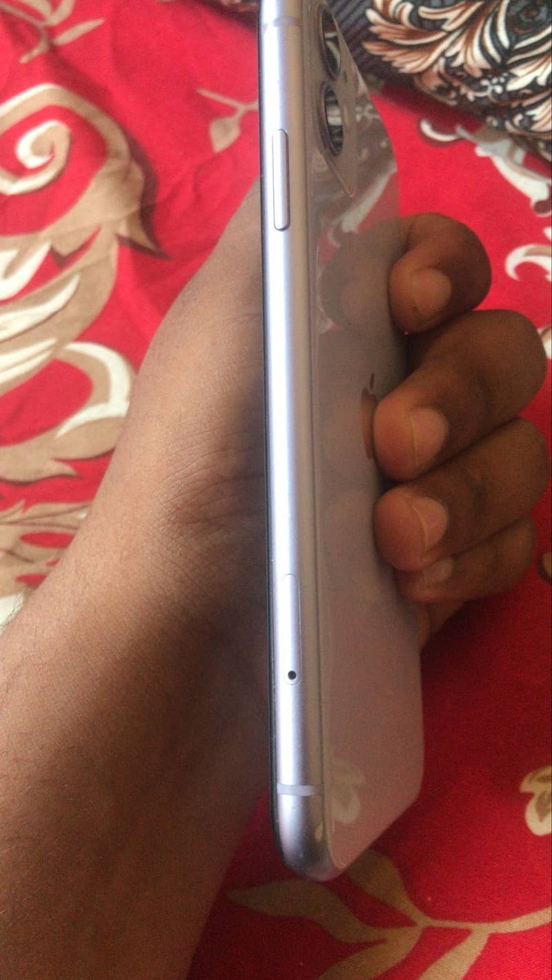 Apple iPhone 11 7