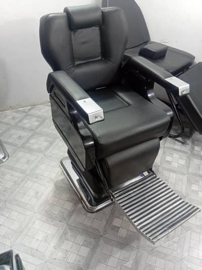 Saloon Chairs / Parlour Chairs / Cutting Chairs / Barber Chairs