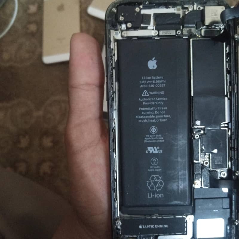Apple iPhone 8 3
