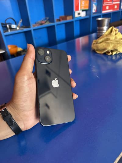 Apple iPhone 13