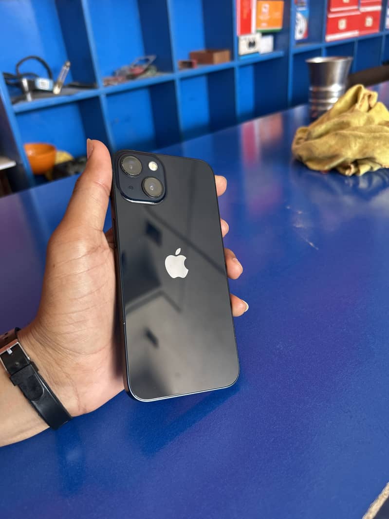 Apple iPhone 13 0