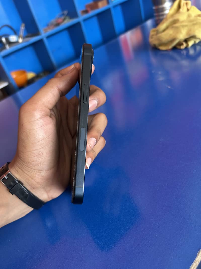 Apple iPhone 13 2
