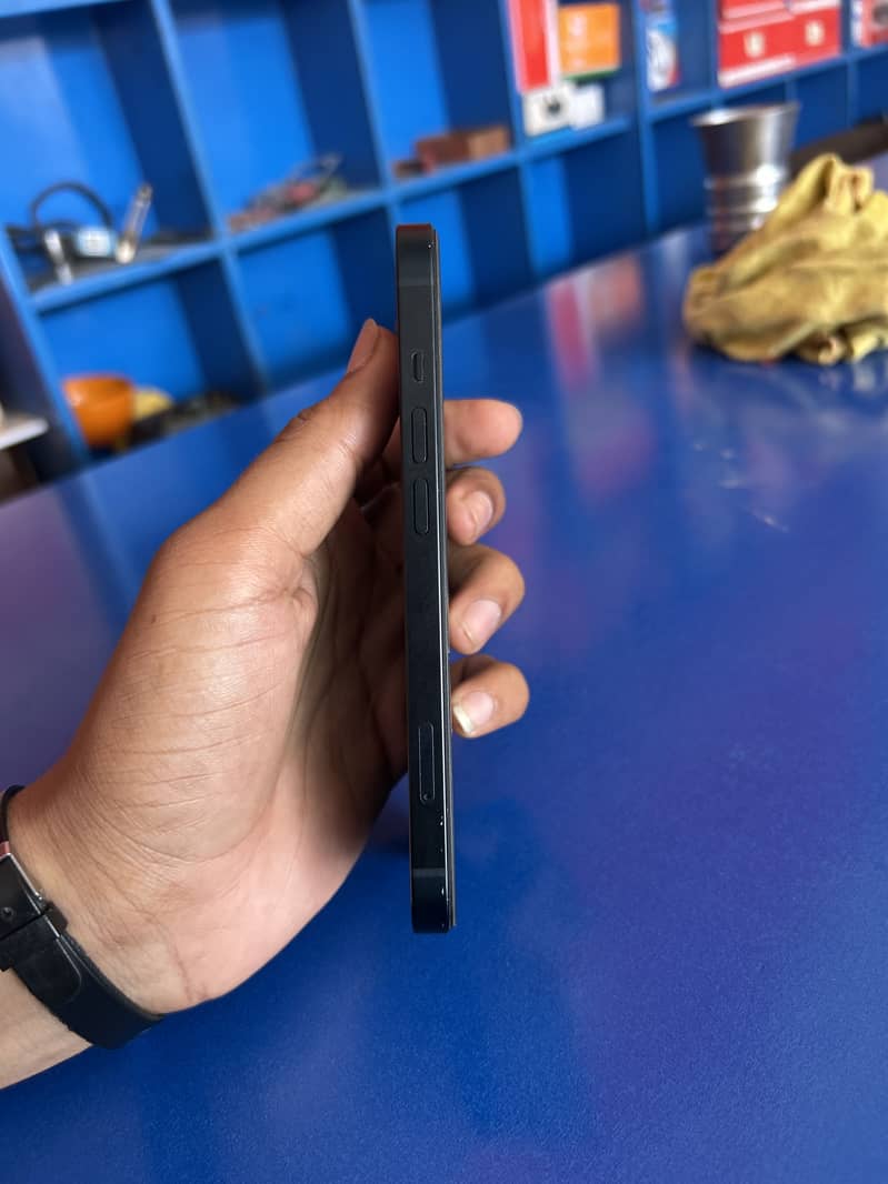 Apple iPhone 13 3