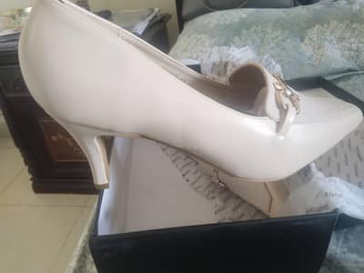brand new medicated coat shoes by insignia for sale