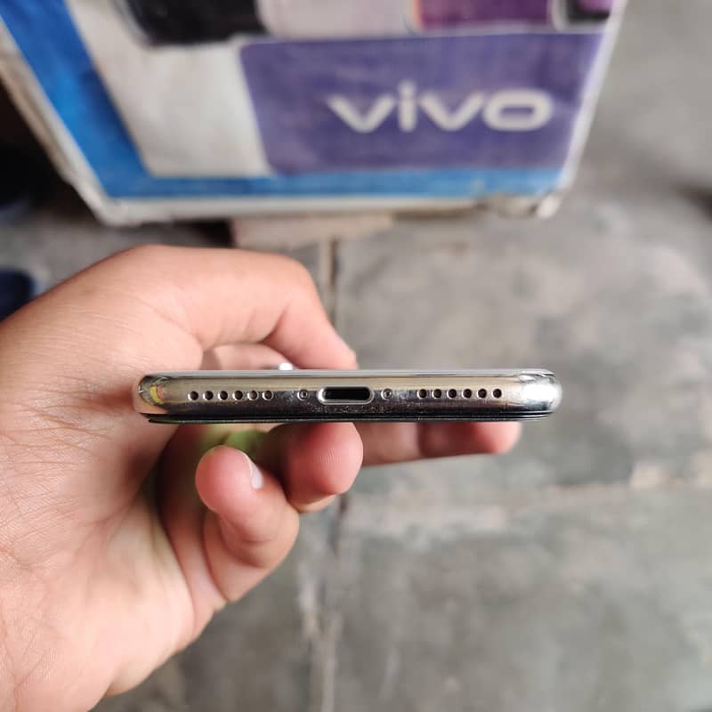 Apple iPhone X 4