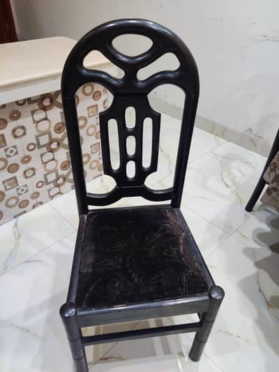 6-Seater Round Dining Table with 6 Chairs – Good Condition