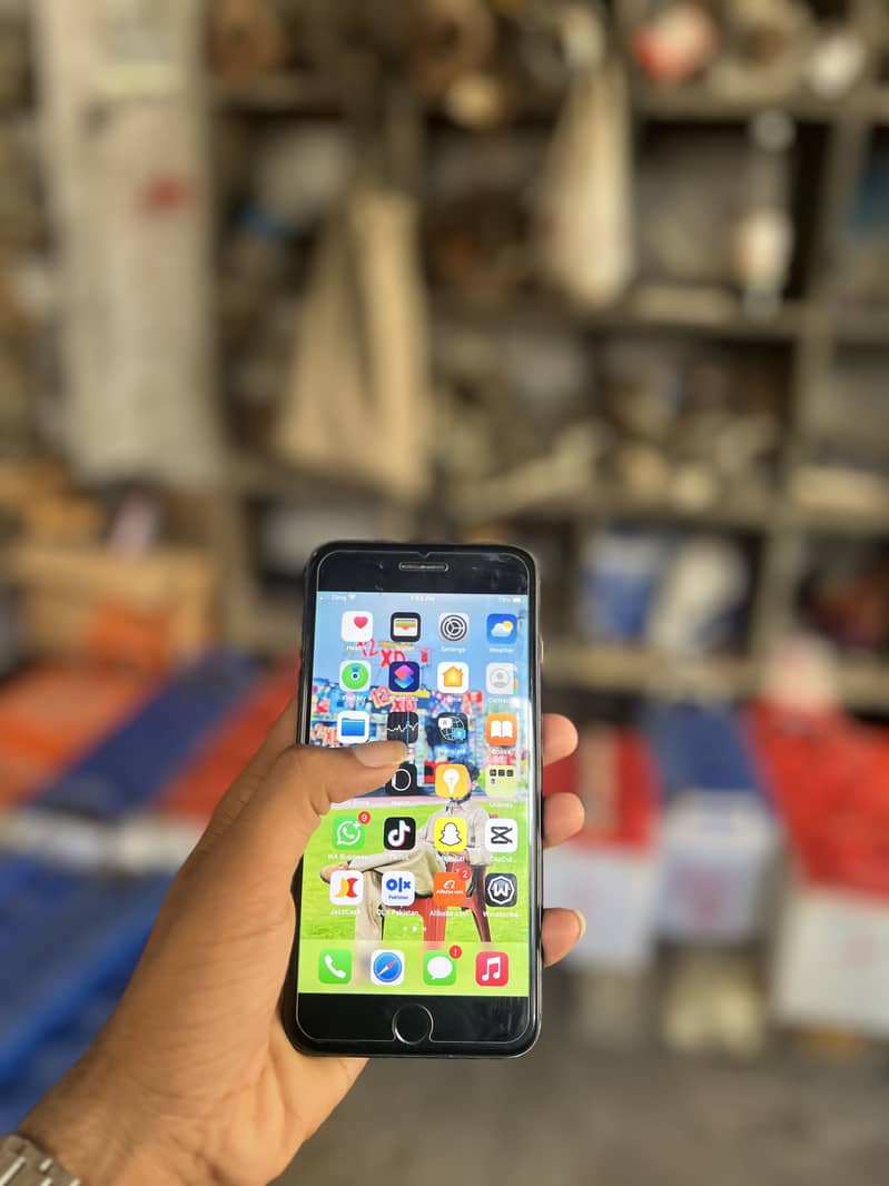 Apple iPhone 7 Plus 2