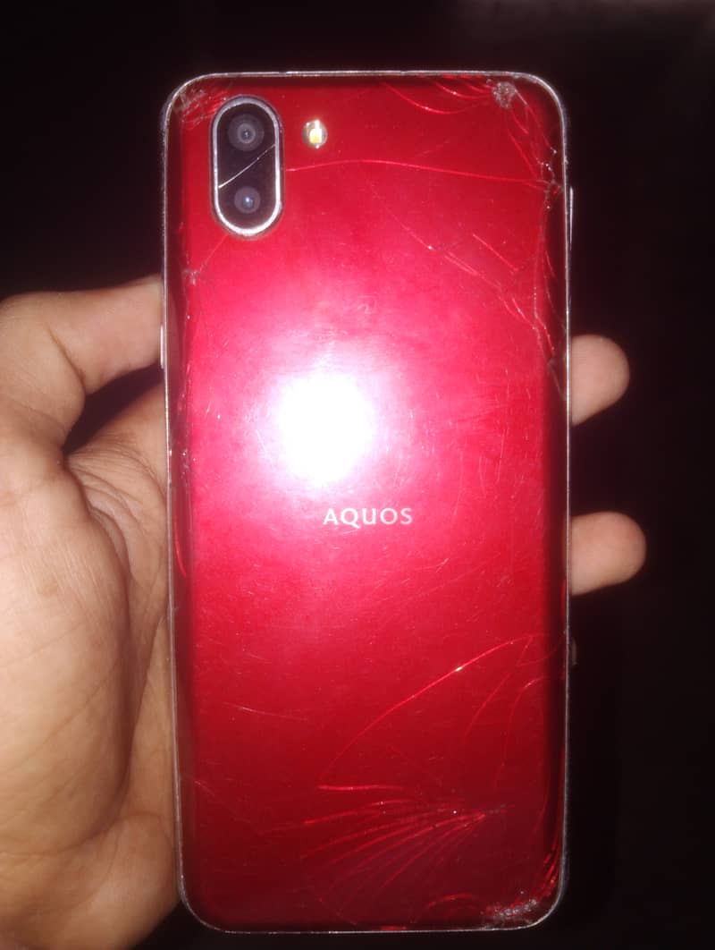 Sharp Aquos R2 4