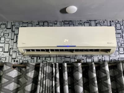 Midea 1.5 ton Ac 18000 BTU ( 10/10 )