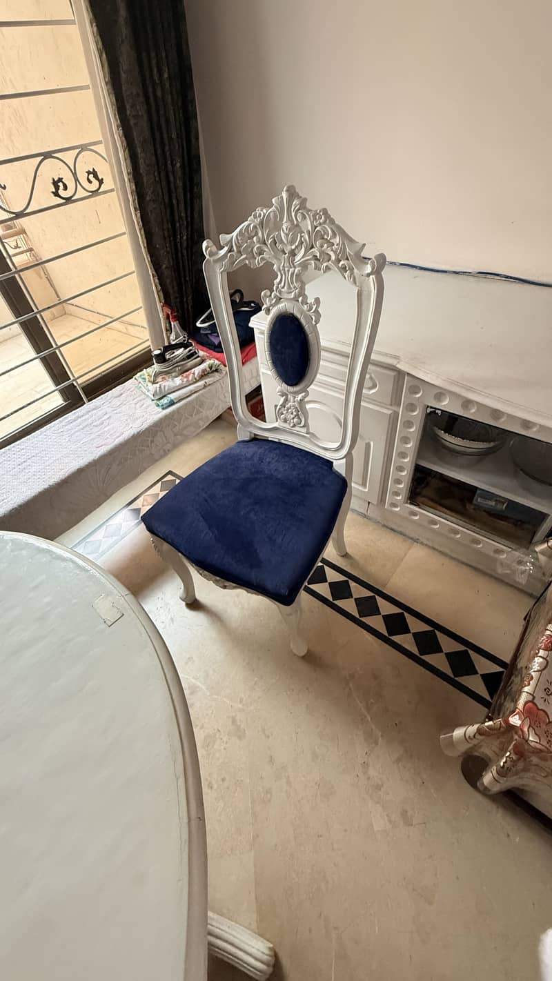 DINING TABLE/chairs 2
