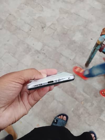 Vivo V21