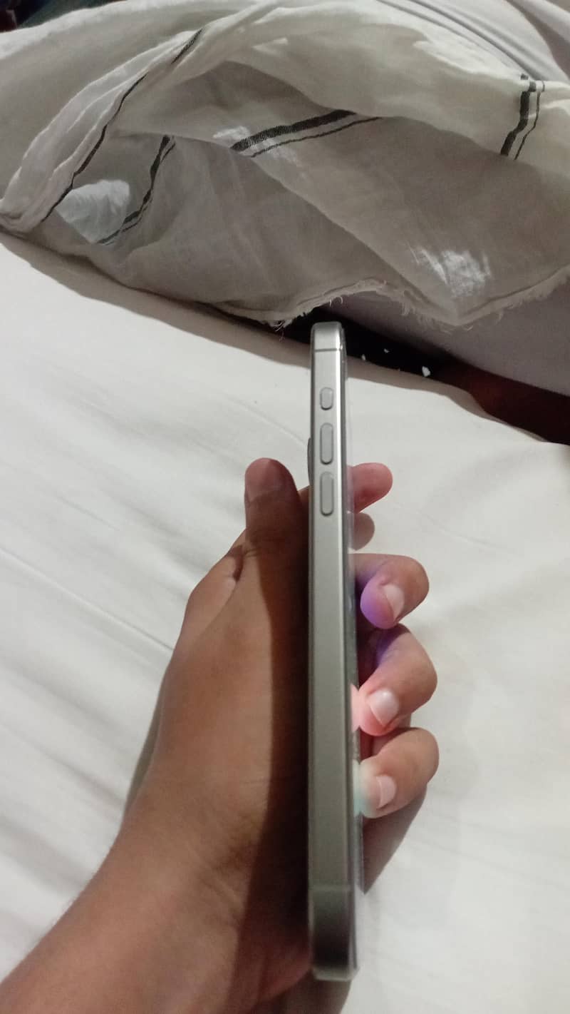 Apple iPhone 15 Pro Max 2