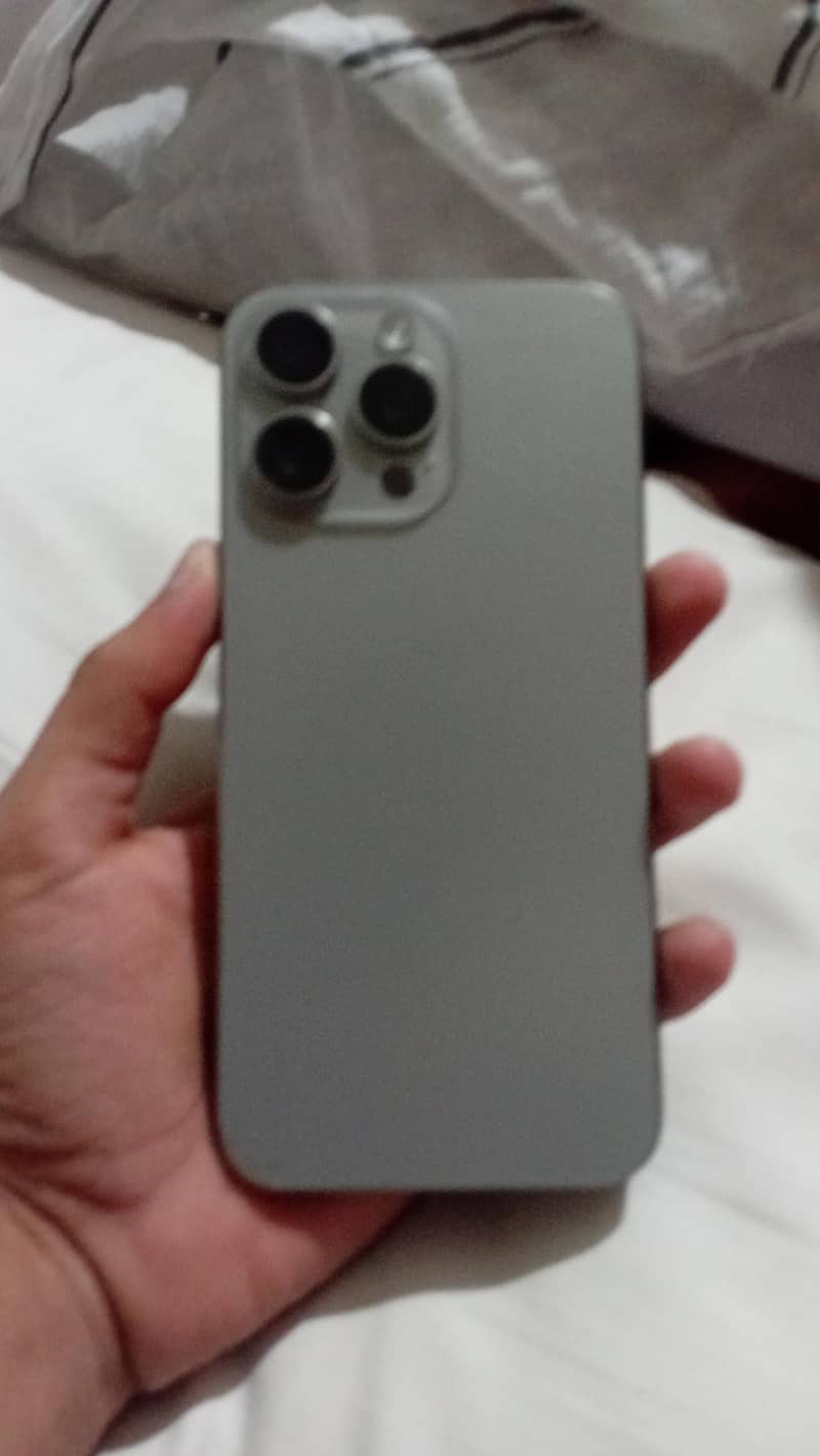 Apple iPhone 15 Pro Max 3