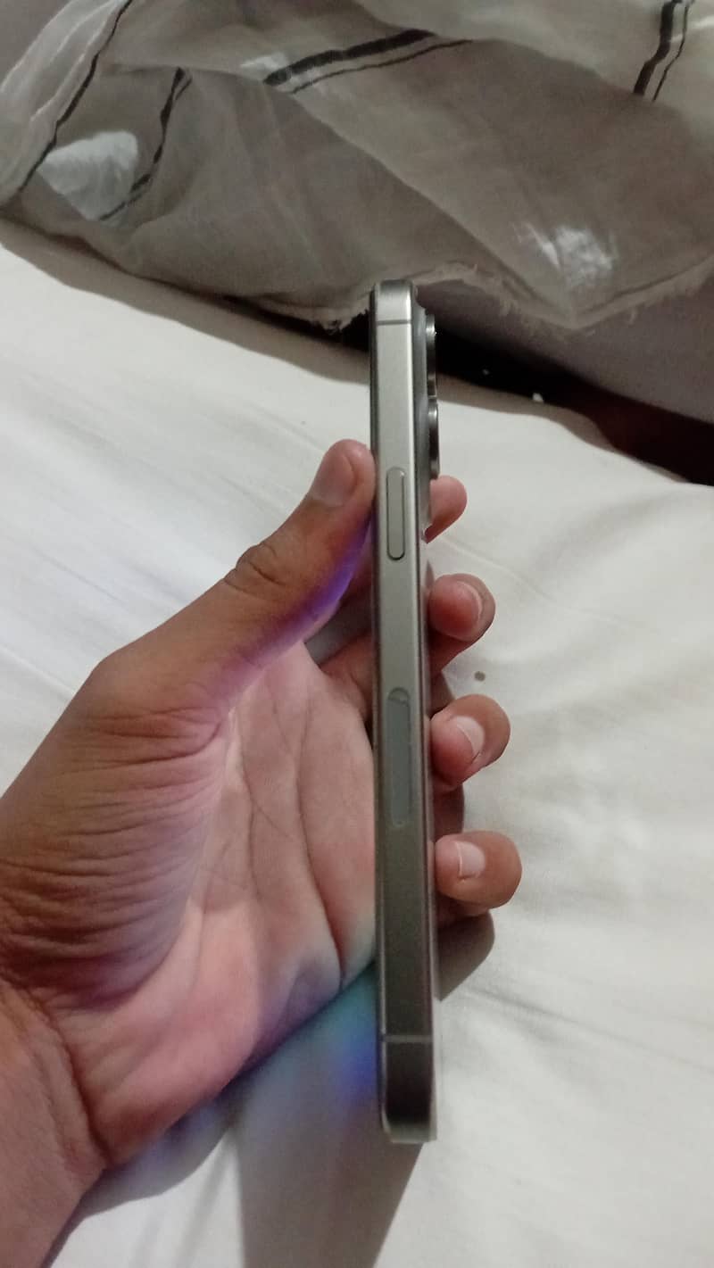 Apple iPhone 15 Pro Max 4