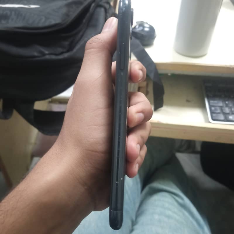 Apple iPhone XR 4