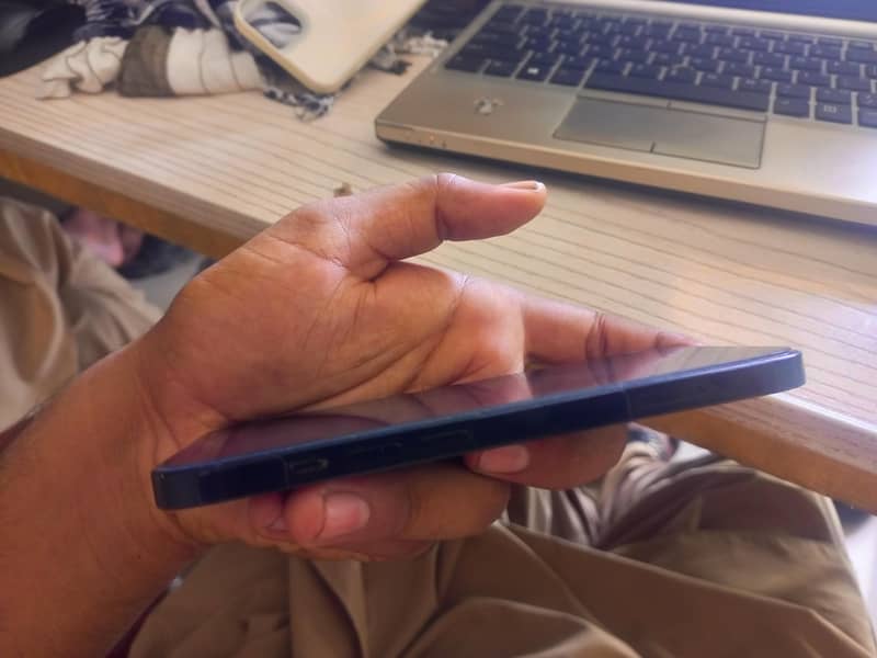 Apple iPhone 13 2
