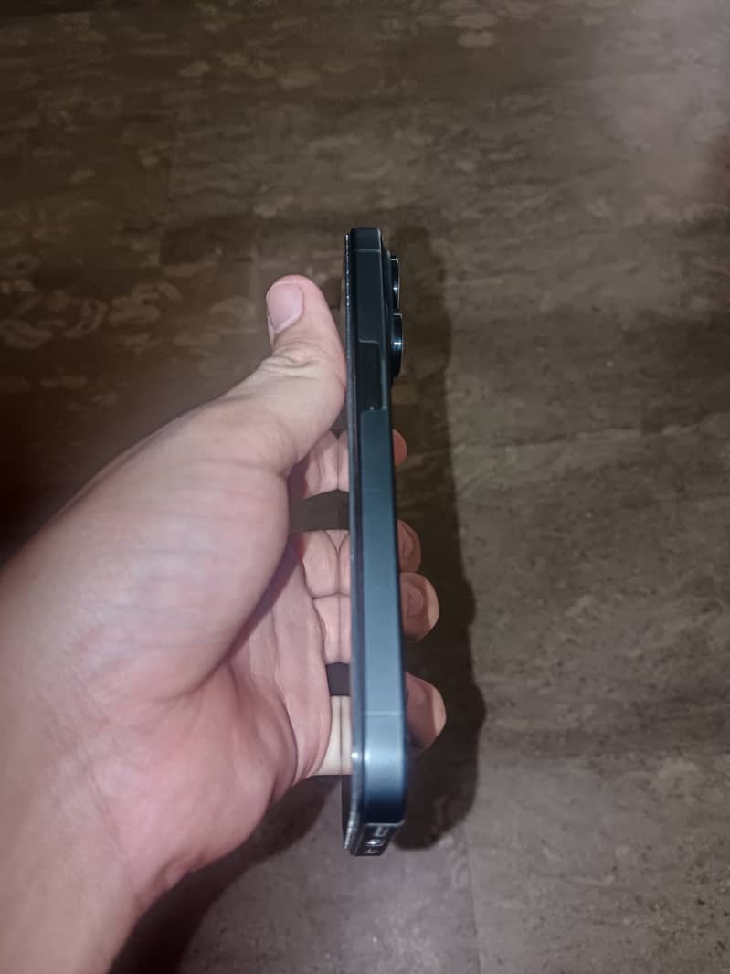 Apple iPhone 15 Pro 2