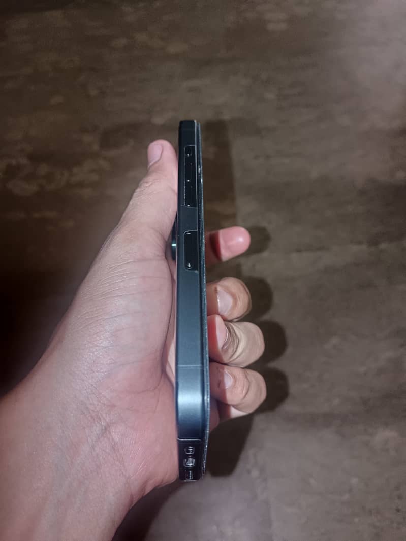 Apple iPhone 15 Pro 3