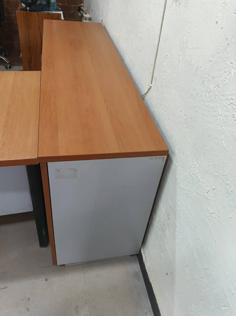 Executive Table  For Office 2