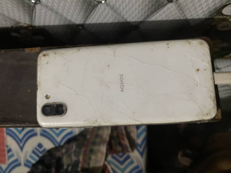 Sharp Aquos R2 0
