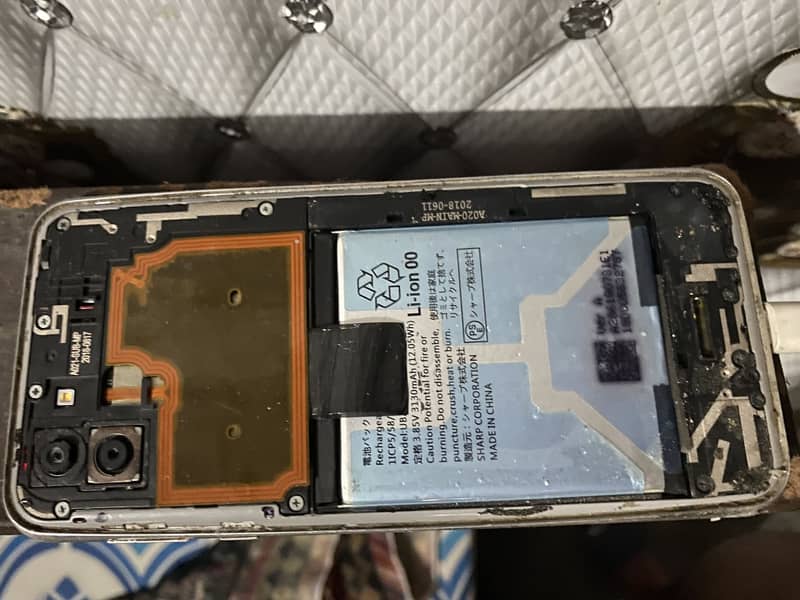 Sharp Aquos R2 2
