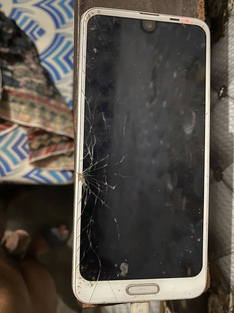 Sharp Aquos R2 3