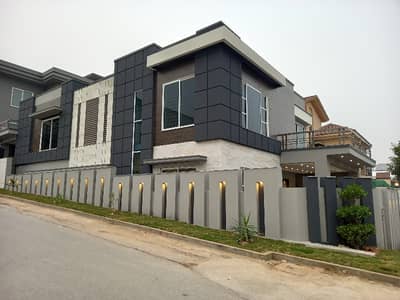 Corner 15 mrla House for rent brand new