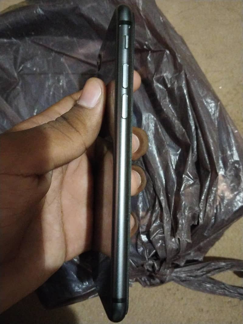 Apple iPhone 8 4