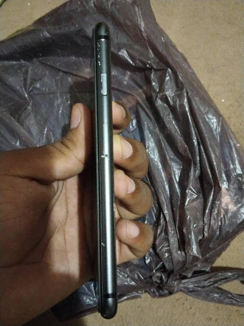 Apple iPhone 8 6