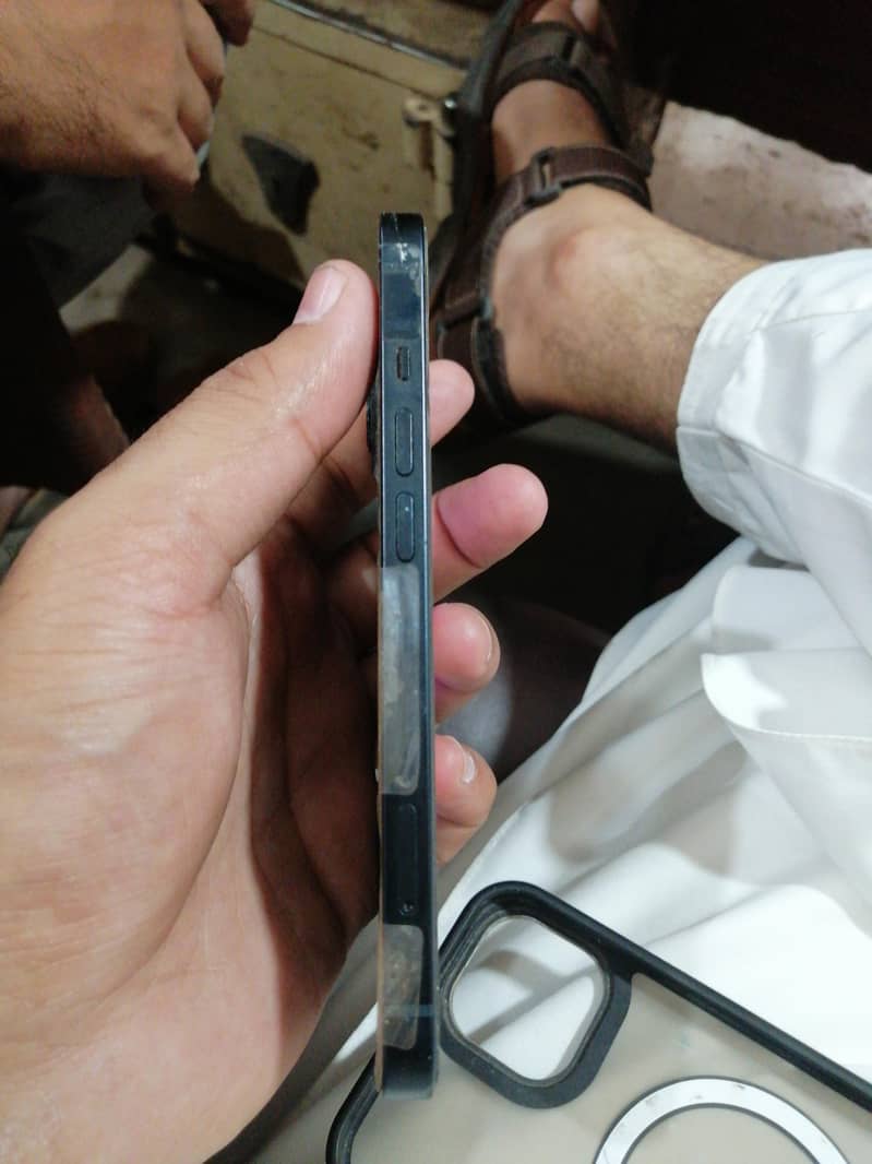 Apple iPhone 13 2