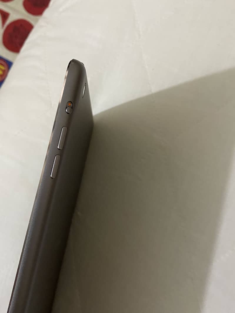 Ipad Mini 2 with bluetooth keyboard case 4