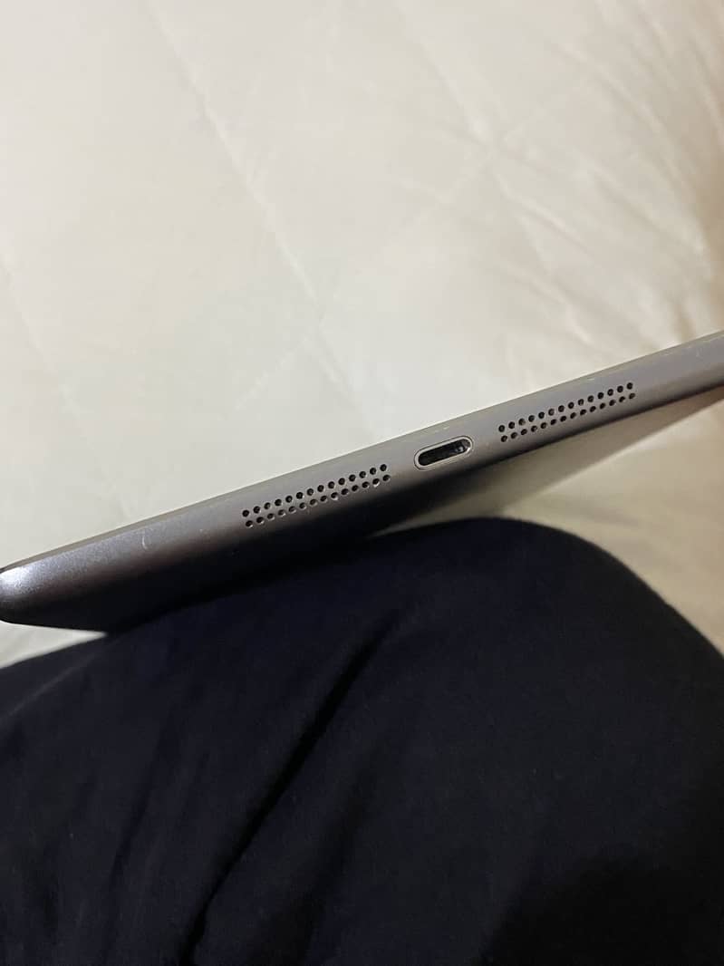 Ipad Mini 2 with bluetooth keyboard case 6