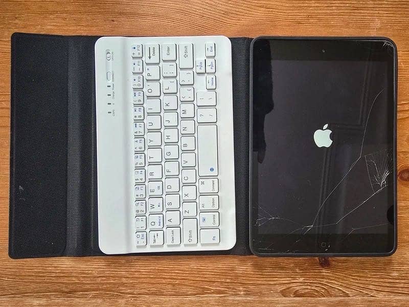 Ipad Mini 2 with bluetooth keyboard case 8