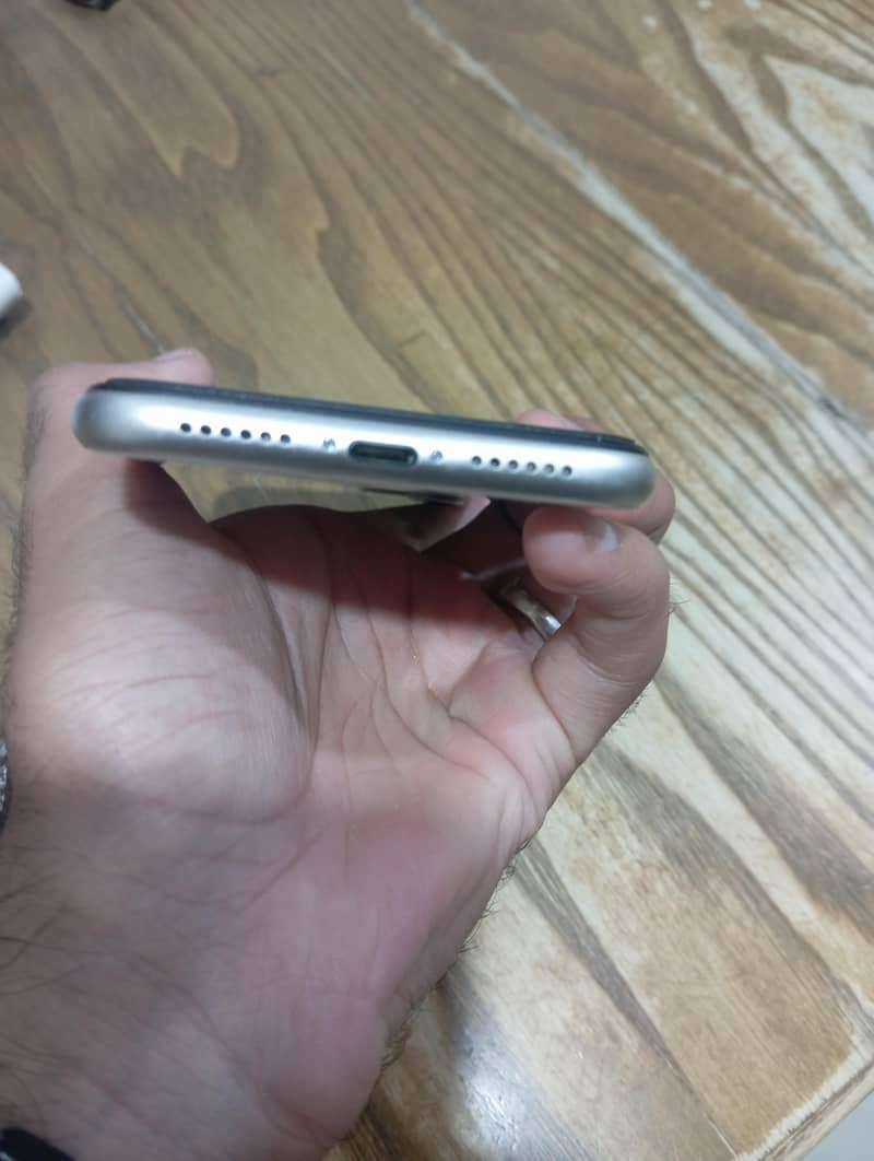Apple iPhone 11 3