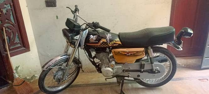 Honda CG125 Golden Edition 2024 – Total Genuine