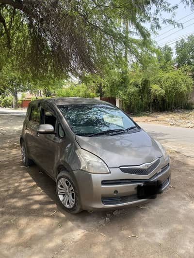 Toyota Ractis 2013