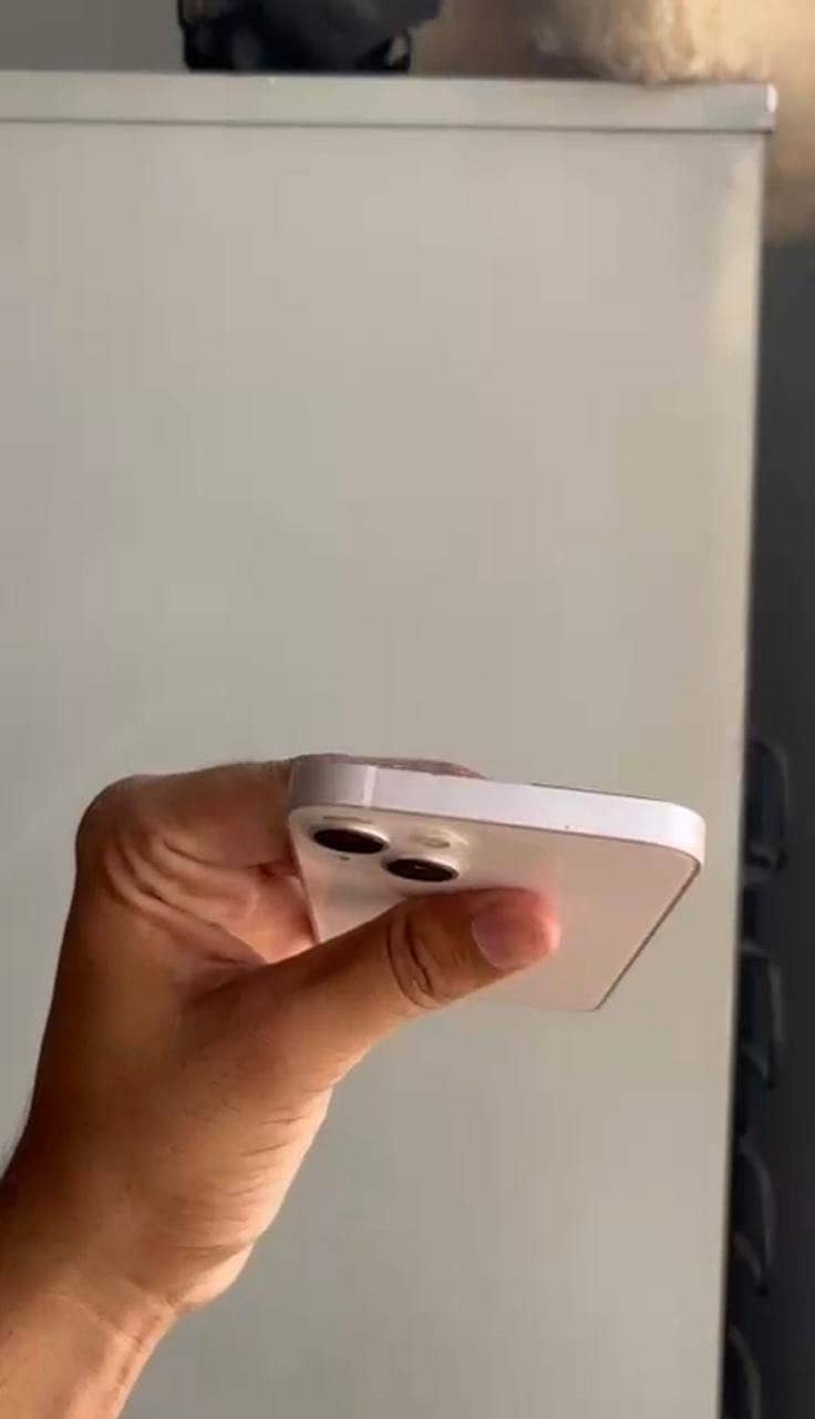 iPhone 13 4
