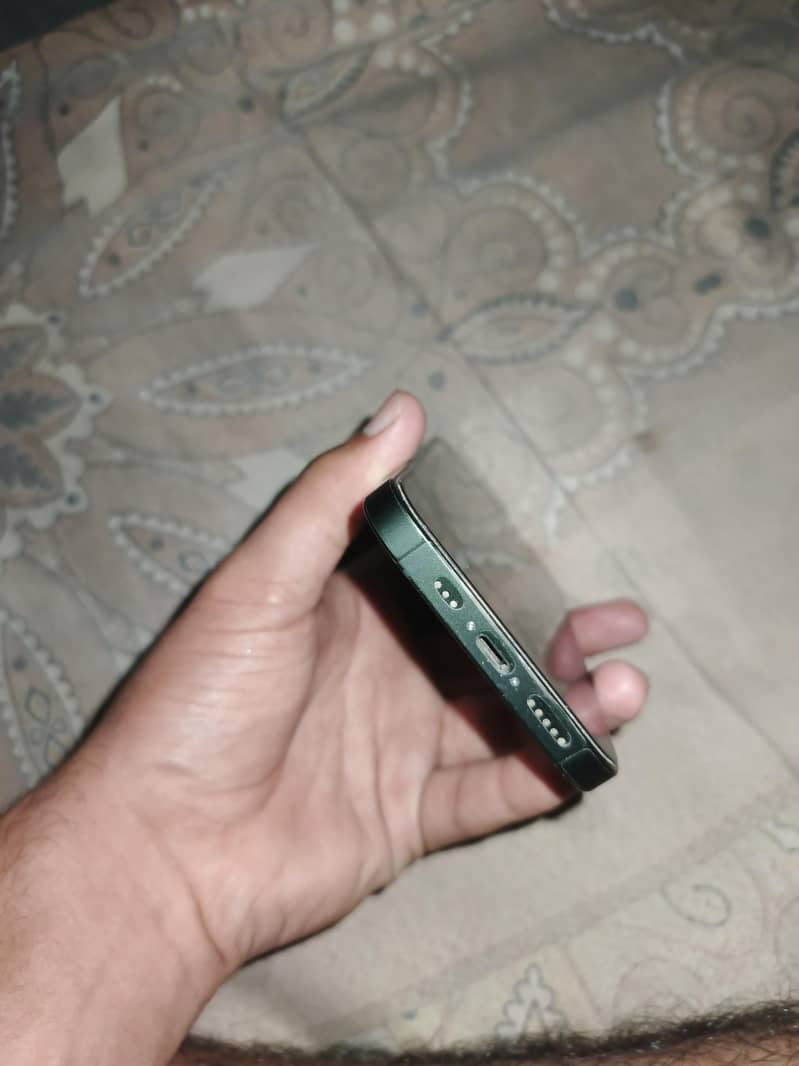 Apple iPhone 13 1