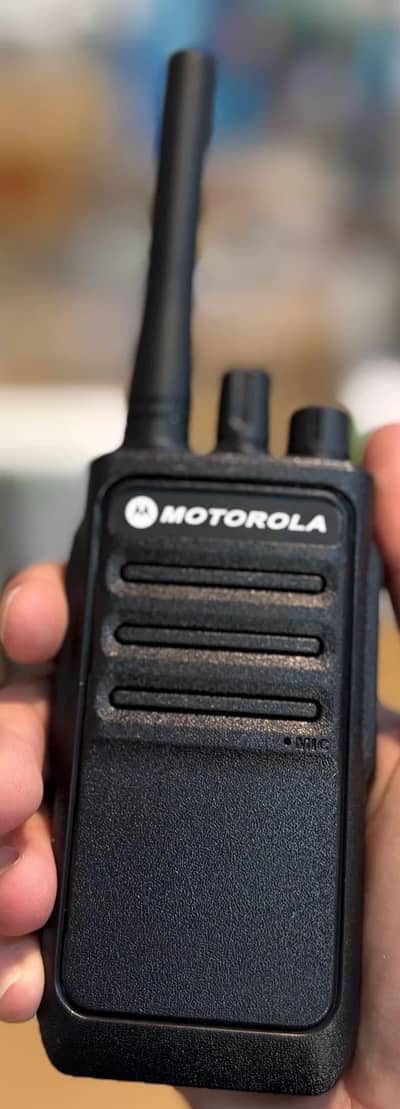 Motorola TC-999 Long Range Rechargeable UHF - radio - Walkie Talkie